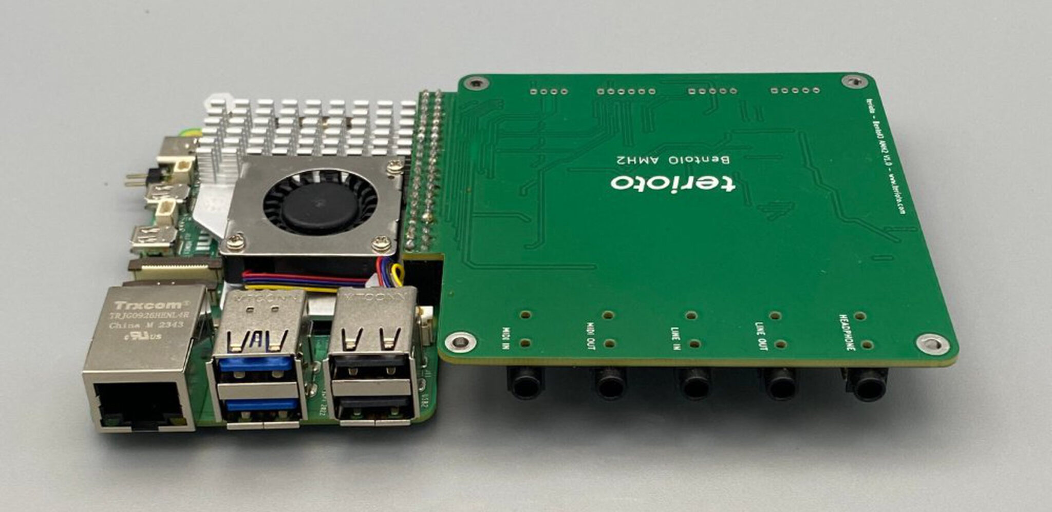 BentoIO AMH2 Pro Audio,MIDI HAT connected to Raspberry Pi BentoIO AMH2 Pro Audio,MIDI HAT connected to Raspberry Pi