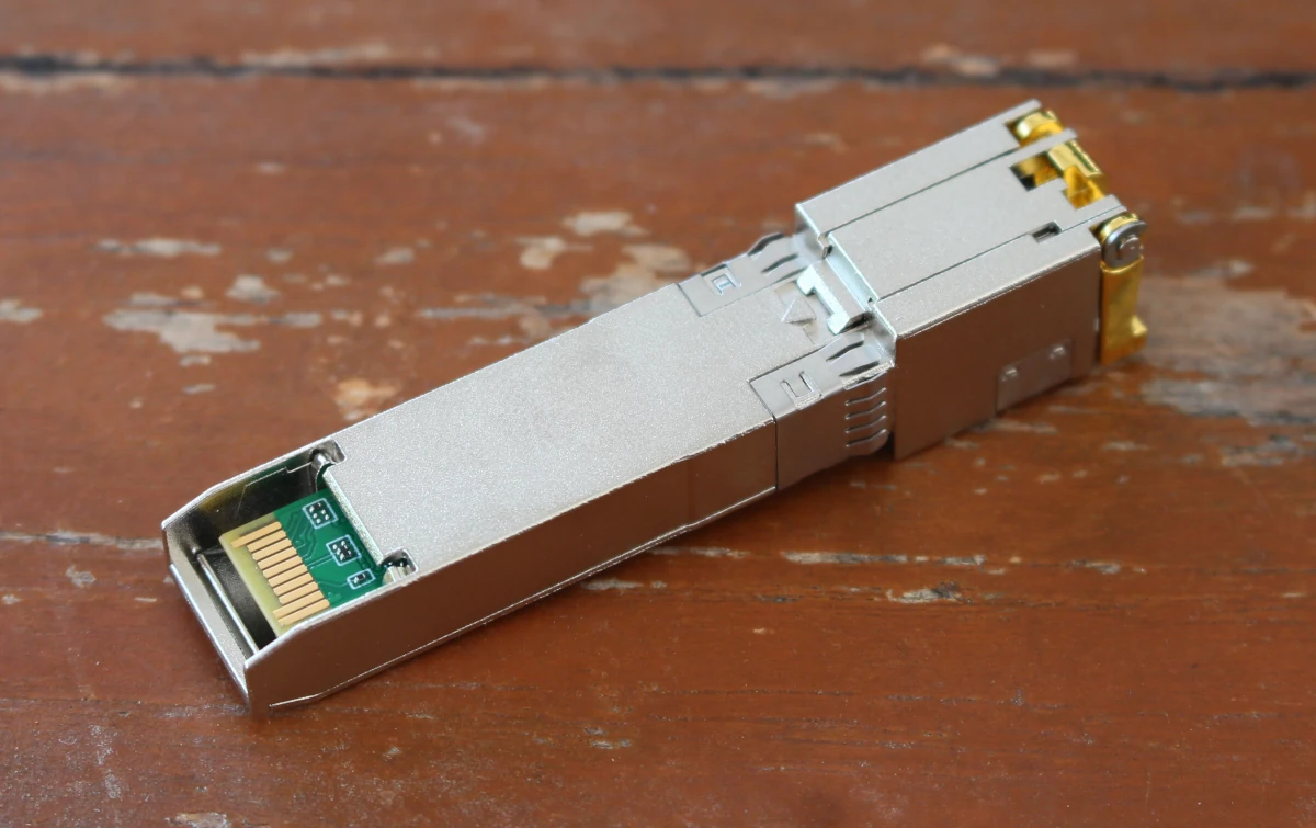 10GbE RJ45 SFP+ adapter 10GbE RJ45 SFP+ adapter