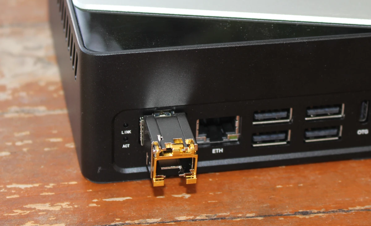 K3 Pico-ITX Chassis Kit 10GbE SFP+ RJ45 adapter installation K3 Pico-ITX Chassis Kit 10GbE SFP+ RJ45 adapter installation