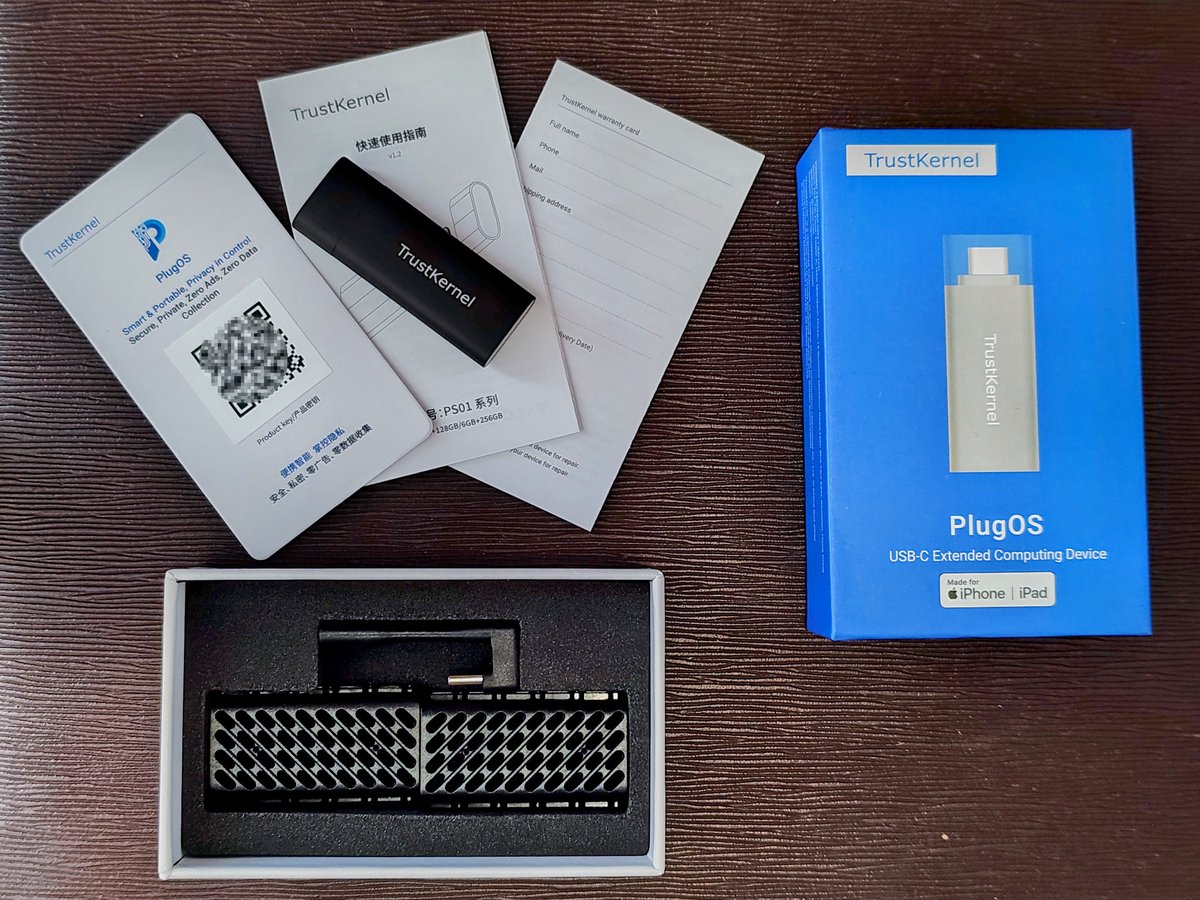 plugmate contents flatlay 1 plugmate contents flatlay 1